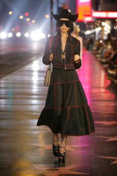 Look 60